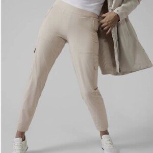 NWOT ATHLETA Chelsea Cargo Lined Pant Size 10